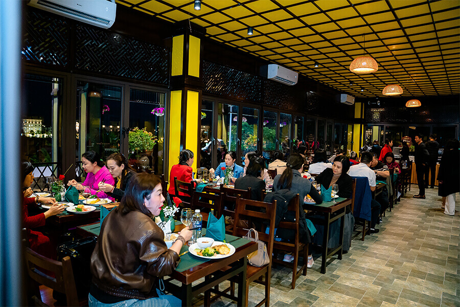 Cultural Experience with the one indian restaurant halong