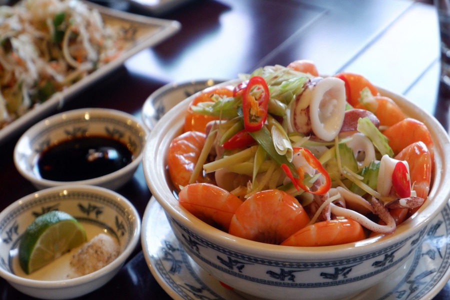 what to eat seafood in halong